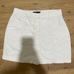 White corduroyed forever 21 mini skirt, perfect condition, size M!